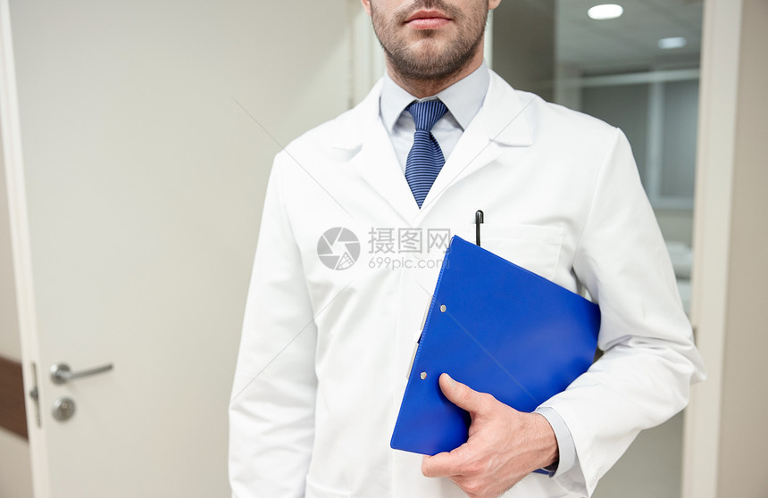 医学,医疗,职业人的男医生与剪贴板医院图片