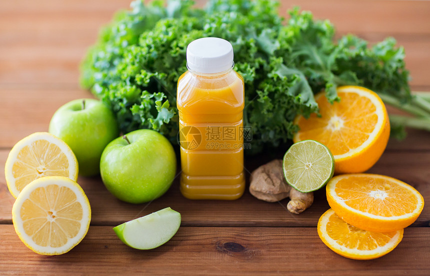 健康饮食,食物,饮食素食瓶与橙汁,水果蔬菜木制桌子上图片