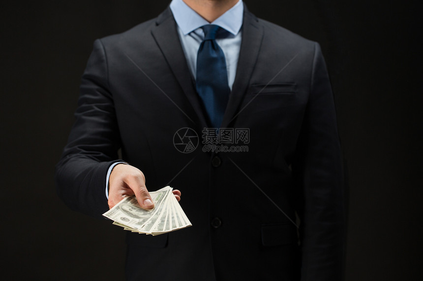 人,商业,财务货币商人的手持美元现金黑色背景图片