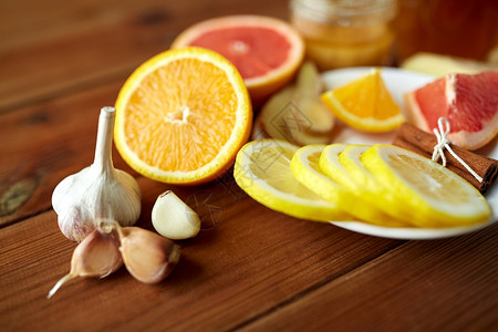 健康,传统医学民族科学大蒜,柠檬,橙色等民间补救木制背景图片
