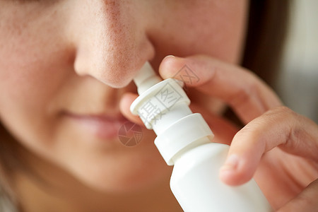 医疗保健,流感,鼻炎,医学人的密切患病妇女用鼻喷雾剂图片