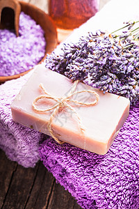 薰衣草水疗精油,海盐,紫罗兰毛巾手工肥皂图片