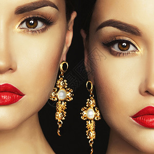 金色眼睛两位轻漂亮女士的时尚肖像,黑色背景上耳环背景