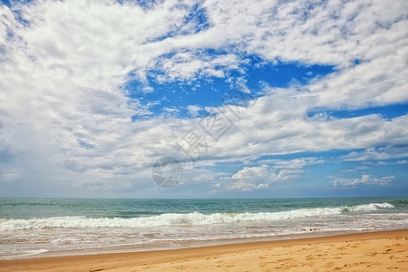 沙滩,海洋多云的天空图片