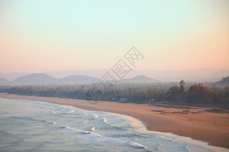美丽的早晨景观与海洋山脉戈卡尔纳,印度图片