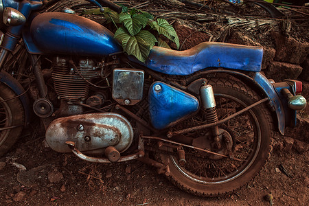 辆破旧的蓝色摩托车户外图片