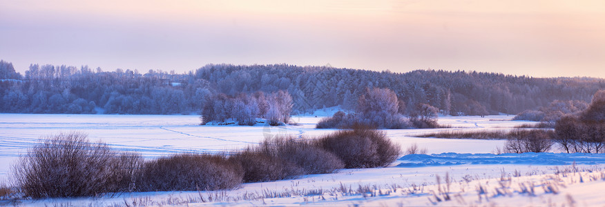 冬天的晚上湖边白俄罗斯的霜冻冰雪图片