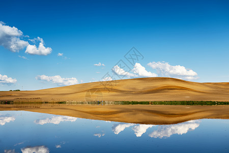 平静的水上钓鱼湖后的小山天空白俄罗斯高清图片