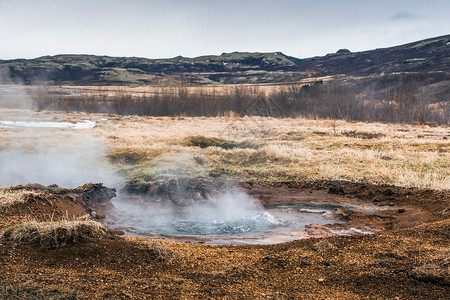 冰岛用沸水的地热水坑背景图片