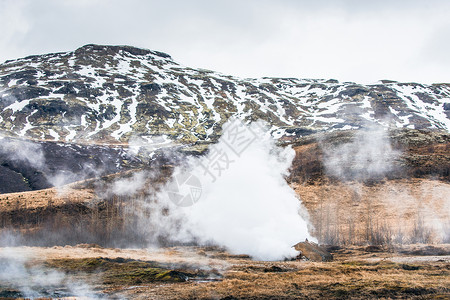 冰岛的地热自然与潮湿的田野高清图片