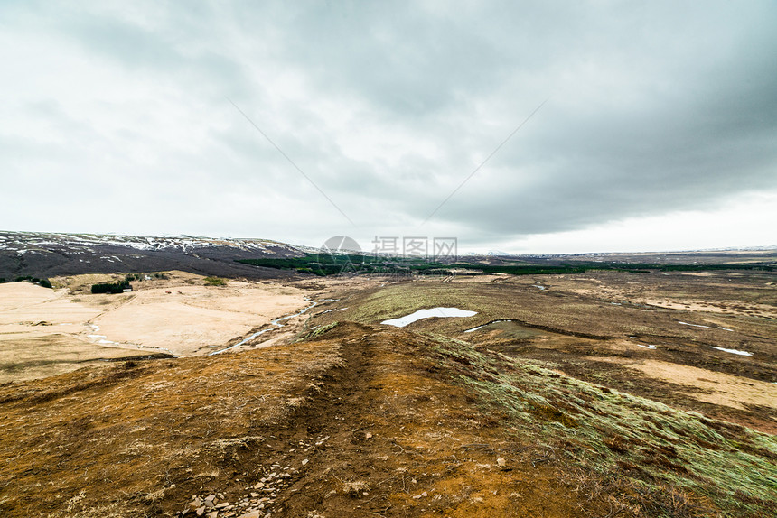 冰岛景观与山脉水平多云的天气图片