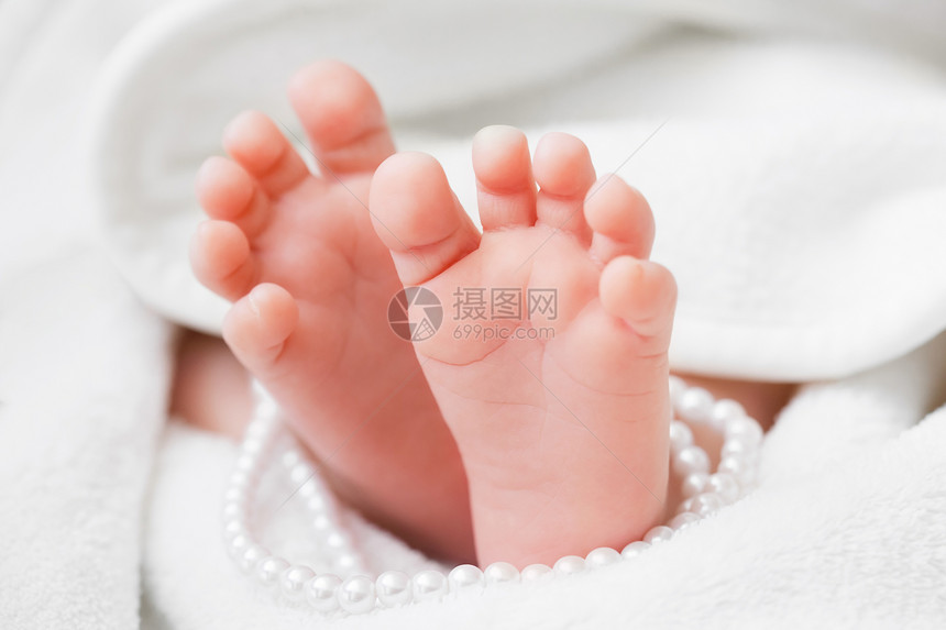 新生儿的脚毛巾里图片