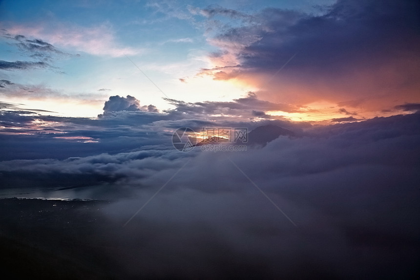 巴图尔山日出,巴厘岛,印度尼西亚图片