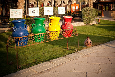 用于回收垃圾的CEreamic水壶,Hurghada,埃及图片