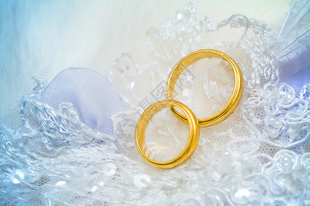 金色结婚戒指花边与浅道夫图片