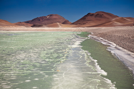 智利阿塔卡马沙漠的钻石泻湖图片