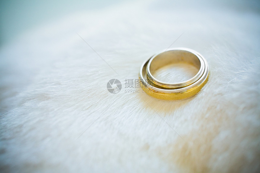 波亚的结婚戒指图片