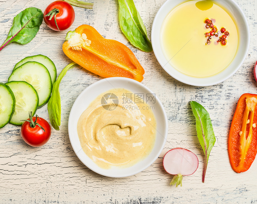 碗与沙拉酱新鲜蔬菜,顶部视图,健康的生活方式素食饮食的图片