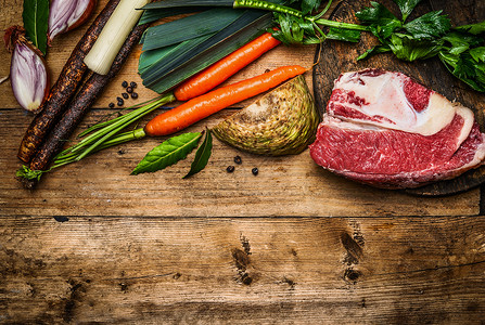 牛肉胸肉与蔬菜成分汤肉汤图片