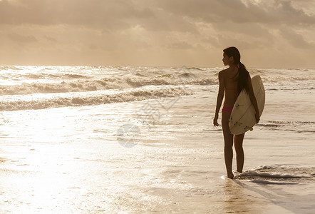 日出冲浪板波女人宁静高清图片