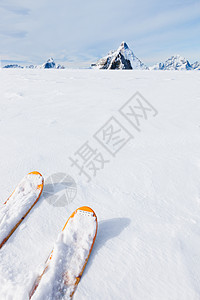 背景中的滑雪技巧雪场山脉景观Matehorn,Zermatt,瑞士大的白色拷贝背景图片