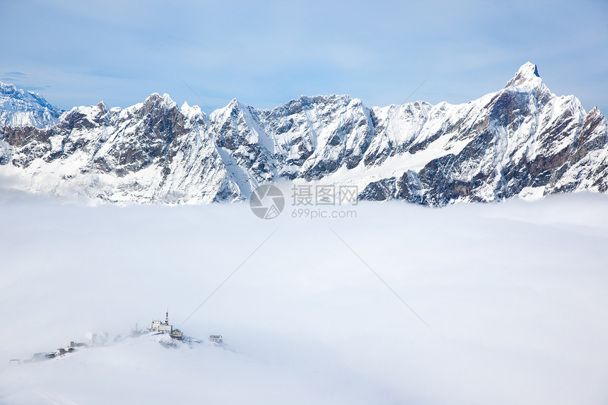 塞维尼亚滑雪胜地的高原罗莎意大利最高的滑雪坡3480公吨背景下,雪峰下个麦角意大利阿尔卑斯山,欧洲图片