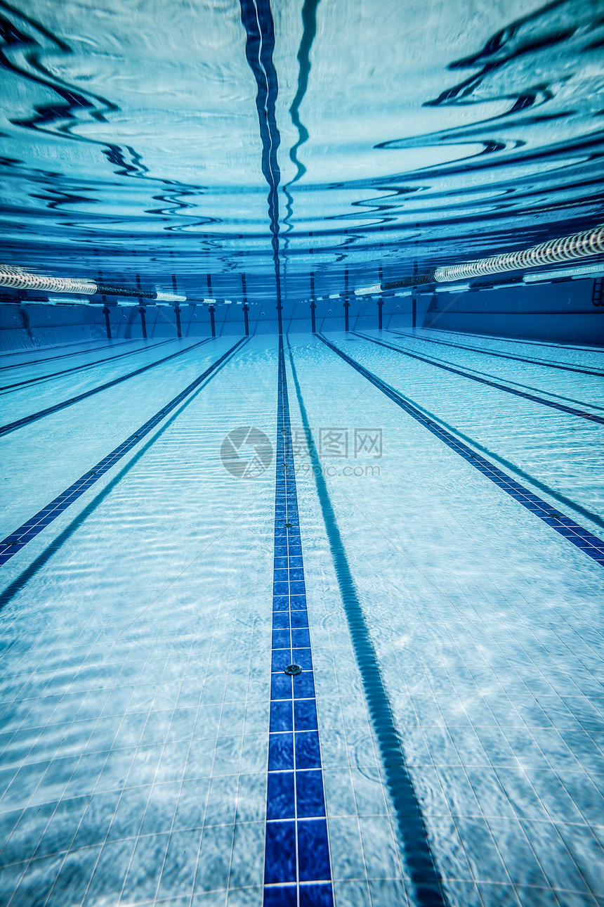 水下游泳池图片