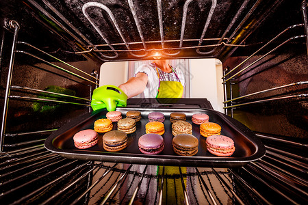 烤箱内部烘烤烤箱视图中的马卡龙烤箱里饭图片