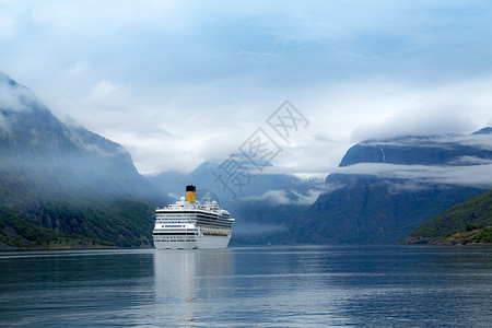 游轮,挪威哈丹格峡湾的游轮高清图片