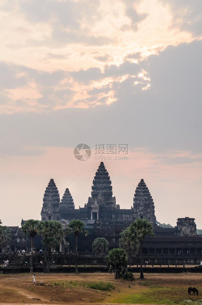 吴哥窟高棉寺庙建筑群的部分,东南亚的古代兰马克礼拜场所受游客的欢迎西姆收获,柬埔寨图片