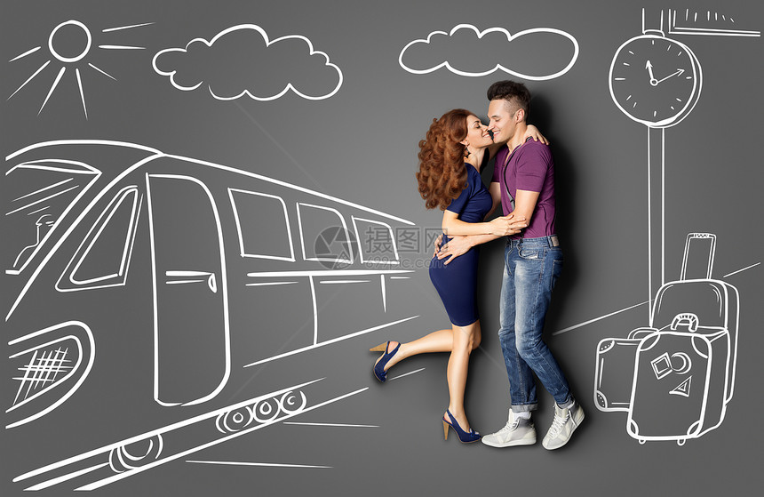 幸福情人节的爱情故事,浪漫的夫妇粉笔画背景下的火车站男人车站遇见他的女朋友,街上的钟下亲吻她图片