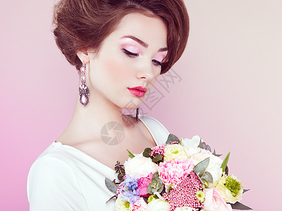 手里着花的女人鲜花春天新娘三月八日时尚照片背景