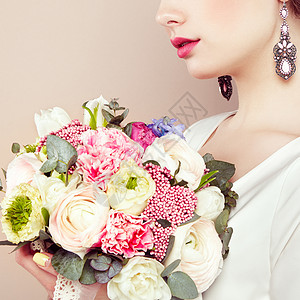 手里着花的女人鲜花春天新娘三月八日时尚照片背景