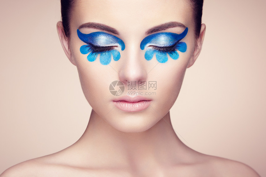 漂亮的女人脸完美的妆容美容时尚睫毛化妆品眼影图片