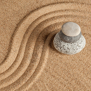 芭提雅东芭乐园日本禅宗石园放松,冥想,简单平衡的鹅卵石耙沙平静的场景背景
