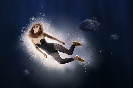 创造力幻想女人水里潜水图片