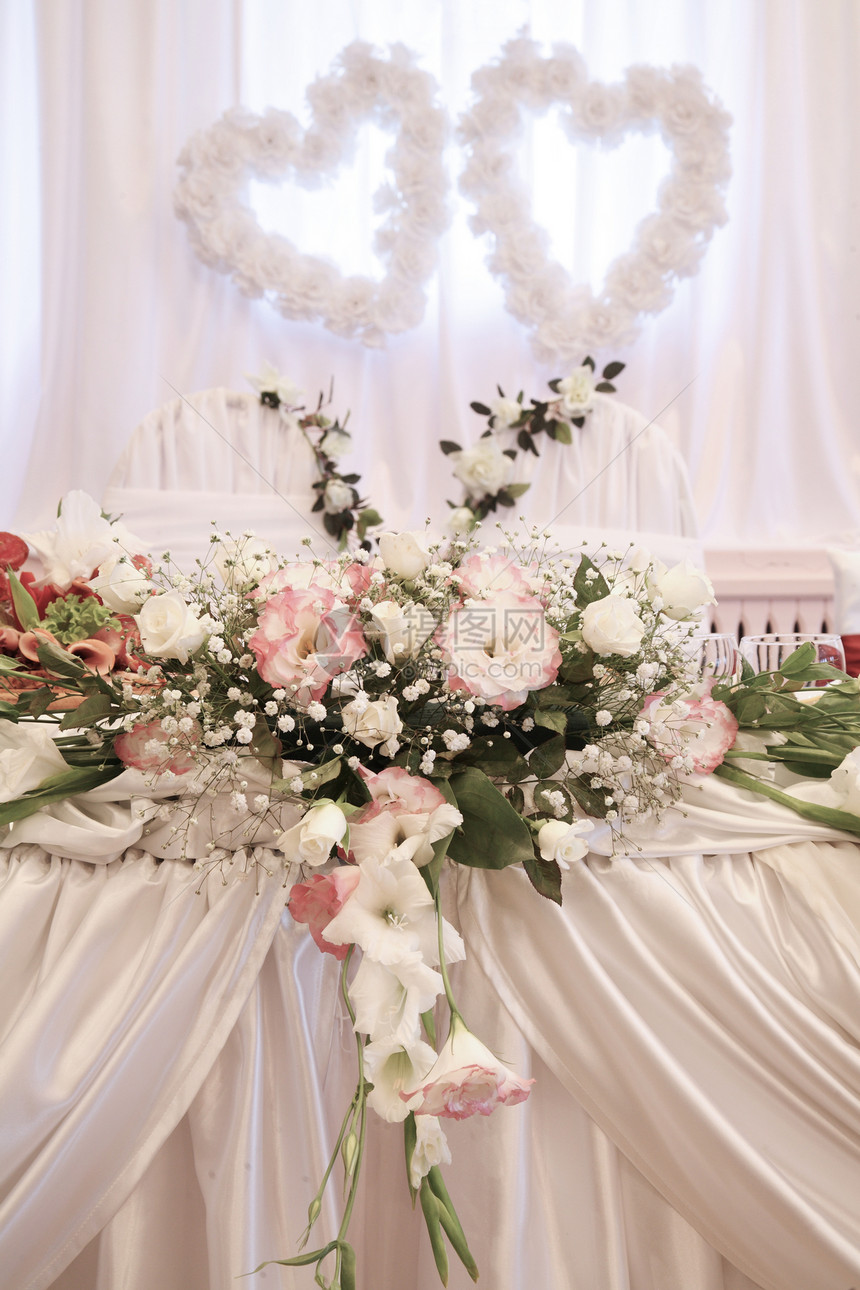 带鲜花的婚礼装饰图片
