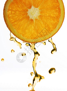 橙汁橘子片上滴下来图片