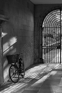 惊人的图像剑桥城市大学地点的黑白图片