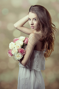 浪漫,美丽,自然,甜蜜,轻的女孩穿着白色复古连衣裙,卷曲的发型玫瑰花图片