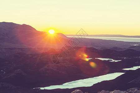 巴塔哥尼亚山的日落高清图片