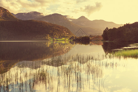 挪威风景跟踪到山高清图片