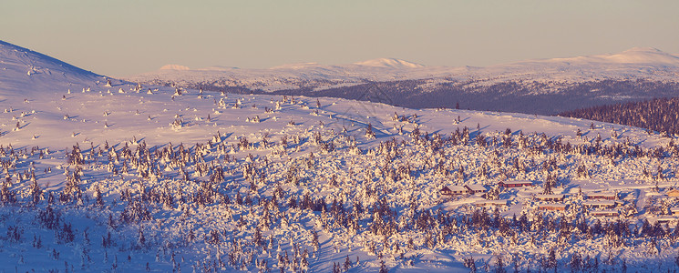 冬天的山村图片