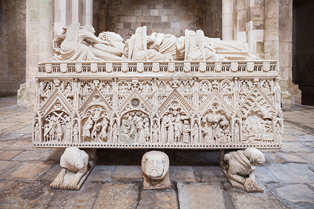 葡萄牙阿尔科巴卡修道院的皇家坟墓背景