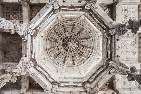 印度拉贾斯坦邦拉纳克普尔神庙的内部高清图片