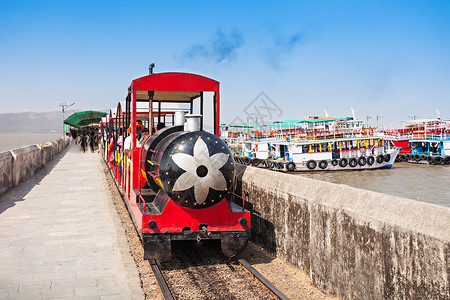 旅游火车大象岛上的大象洞穴,印度图片