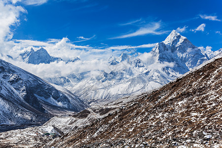 珠穆朗玛峰地区的山脉,喜马拉雅山,尼泊尔东部图片