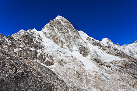 珠穆朗玛峰地区的Pumori山,尼泊尔喜马拉雅图片