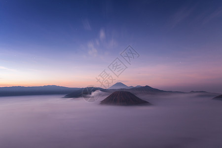 夜间溴巴托克塞默鲁火山,爪哇岛,印度尼西亚图片