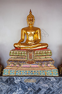 黄金佛像瓦佛寺佛教寺庙建筑群曼谷,泰国图片
